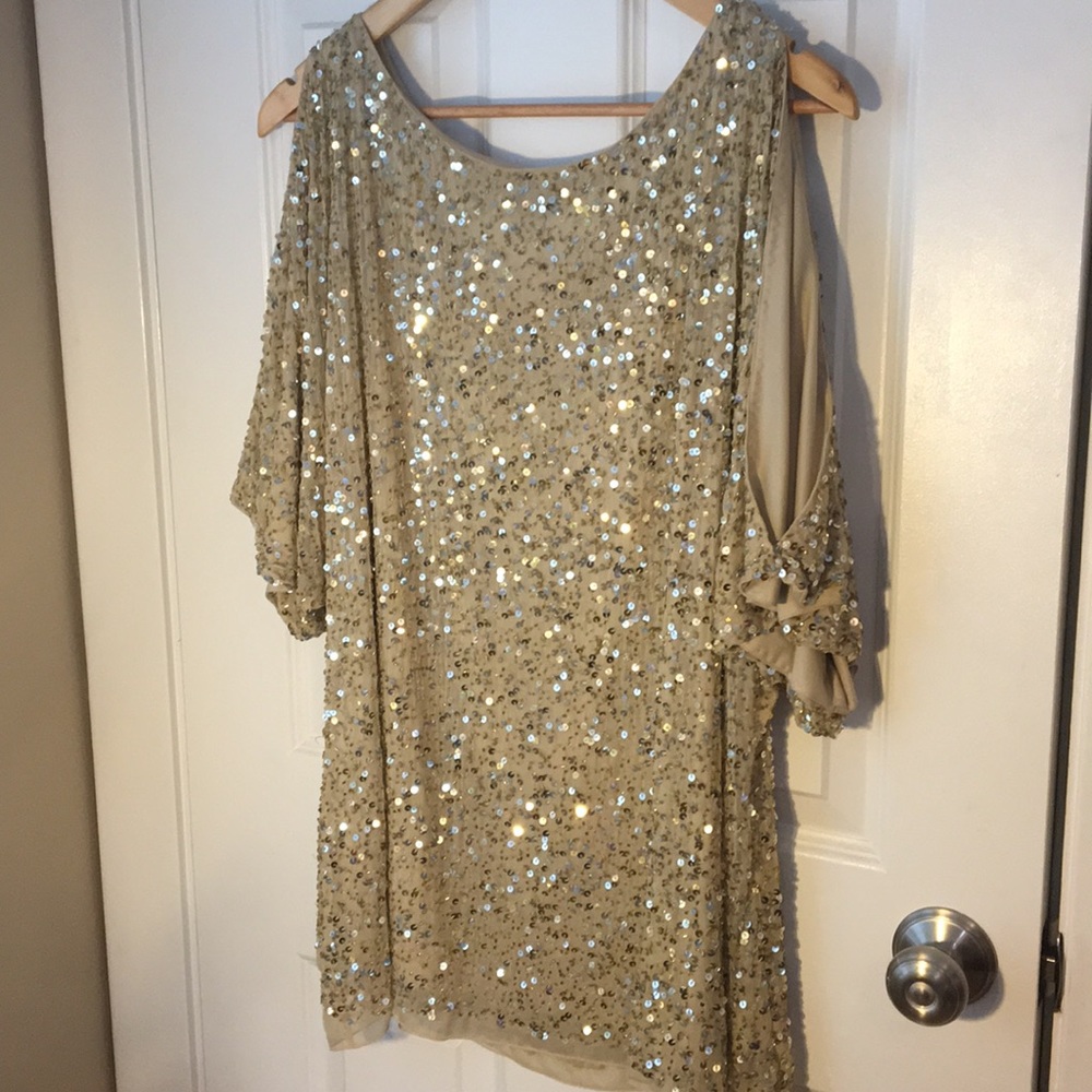 Gorgeous champagne sequin top